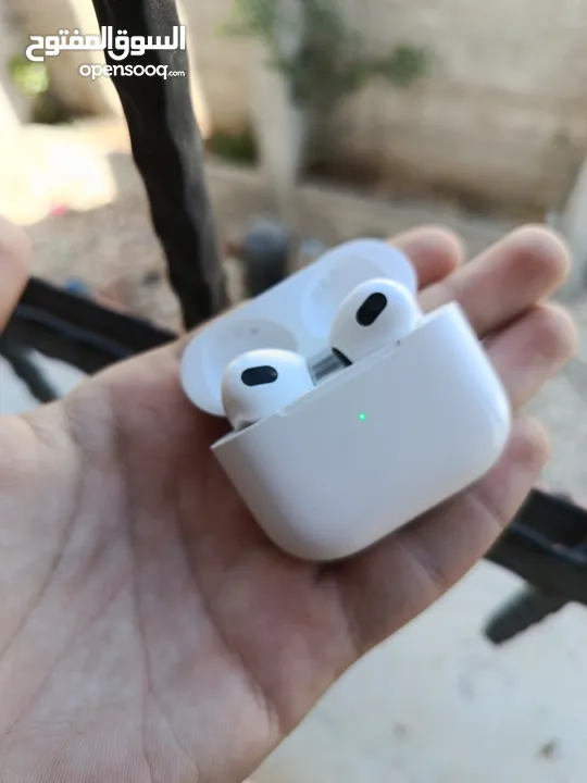 AirPods 3 كوبي درجة أولى - نسخة فخمة    النوع: AirPods   الحالة: شبه جديدة / استعمال خفيف