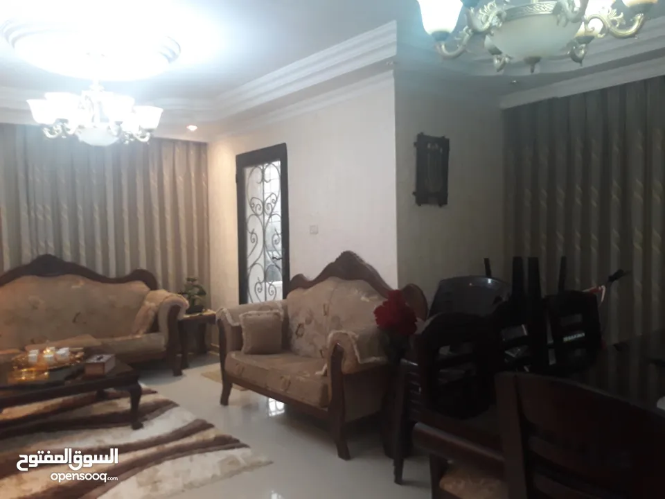 # شقة سوبر ديلوكس اربد- ايدون-غرب دوار العيادات.