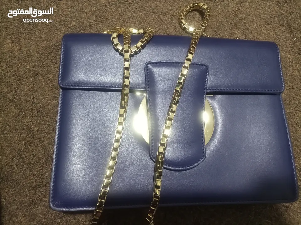 Salvatore Ferragamo bag made of soft leather, made in Italy  حقيبة سلفاتوري فيراغامو مصنوعة من الجلد