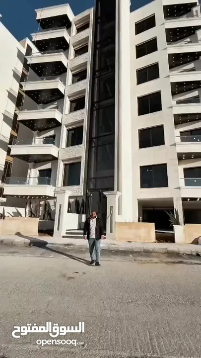 شقه للبيع فاخره جدا في اجمل مناطق حي الياسمين تشطيبات ولا في الاحلام من المالك مباشره سعر لقطة 49000