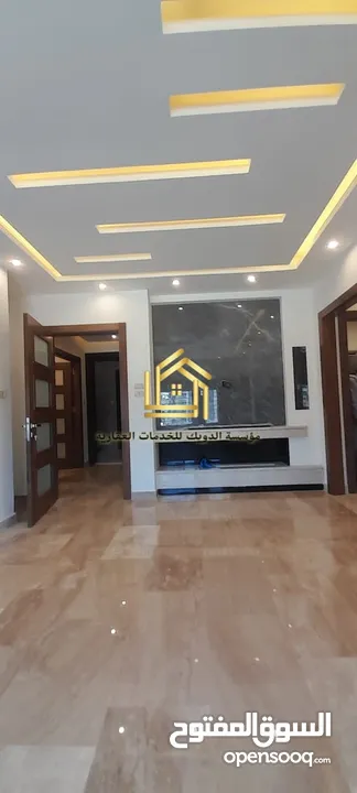 شقة فاخرة - ضاحية النخيل - 4نوم - 225م - ارضية - ترس بإطلالــــه مميزه - قرب الخدمات
