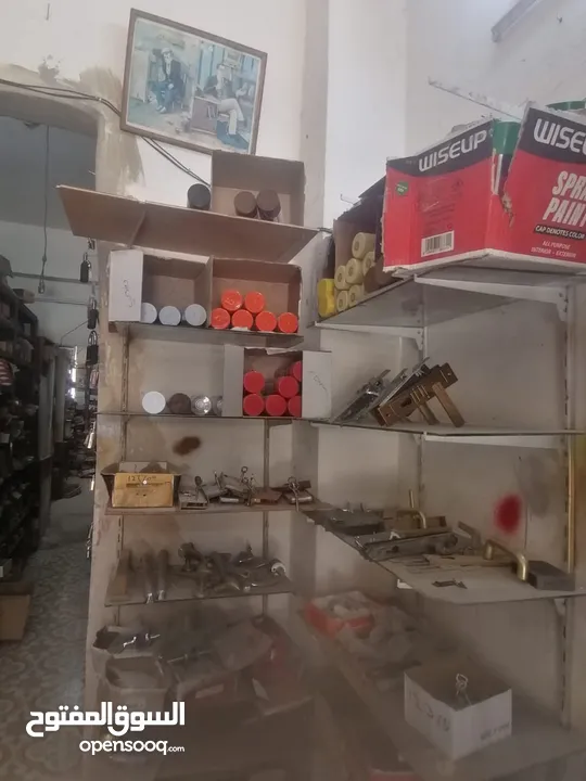 محتويات محل مواد بناء