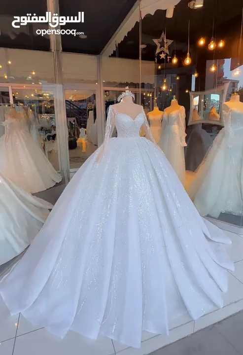 شروة مجموعة من بدل الابيض و الملون و فساتين السهرة