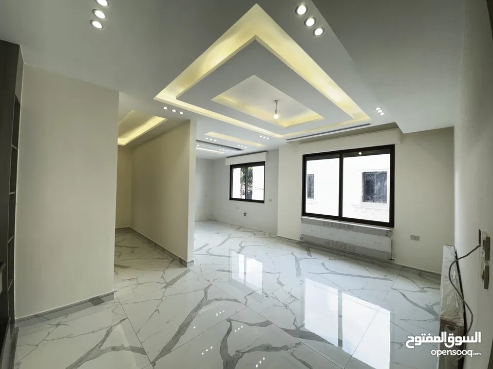 شقة بتشطيبات مميزه طابق ارضي مساحة 240م باجمل منطاق خلدا (مشروع 107)
