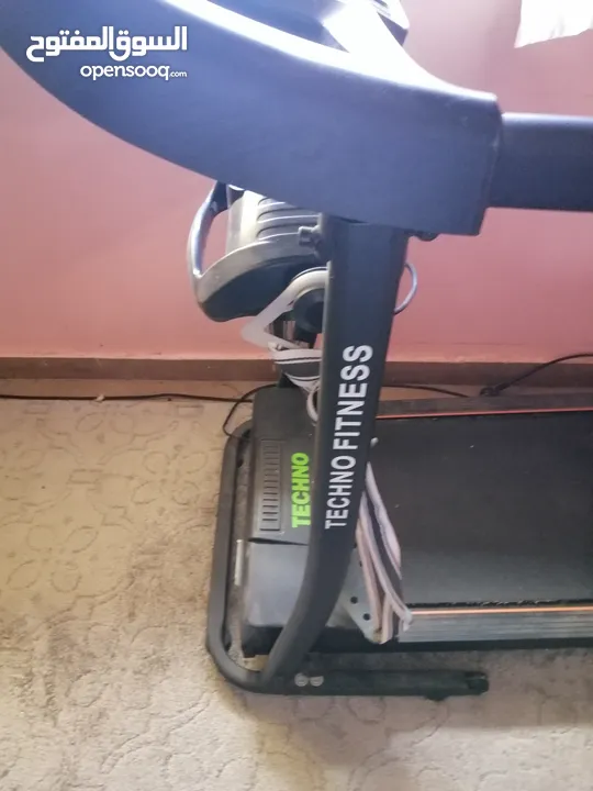 جهاز تردمل كهربائي مع رجاج( Techno fitness) بحاله الوكاله بسعر مغري وحرق
