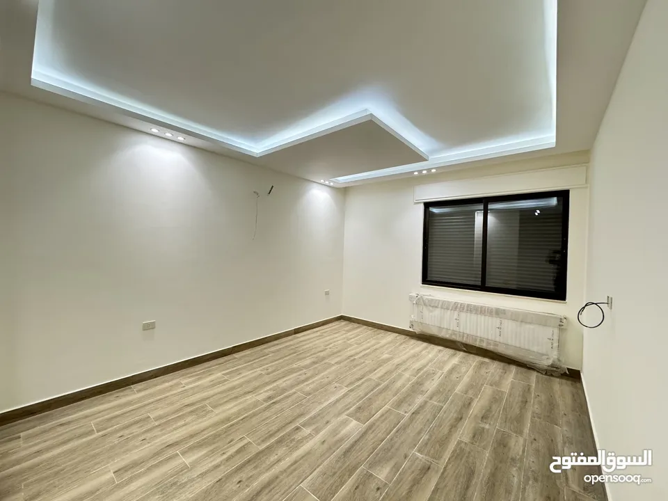 شقة مميزة للبيع طابق ثاني مساحة 230م بخلدا بتشطيبات مميزة (مشروع 115)