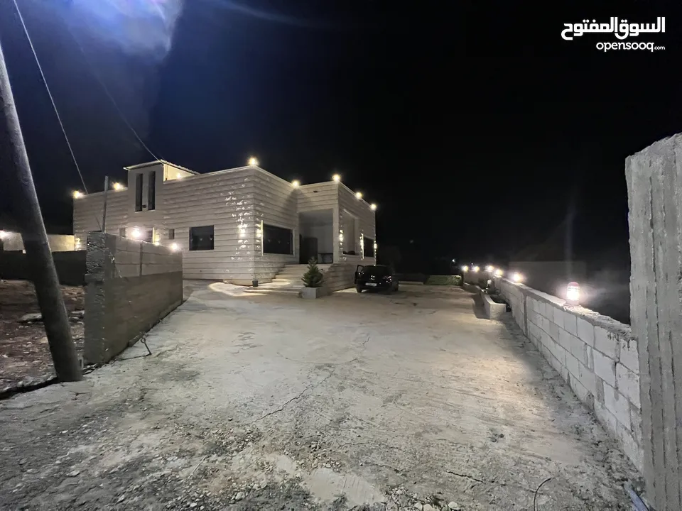 بيت مستقل للبيع ذو اطلالة رائعه