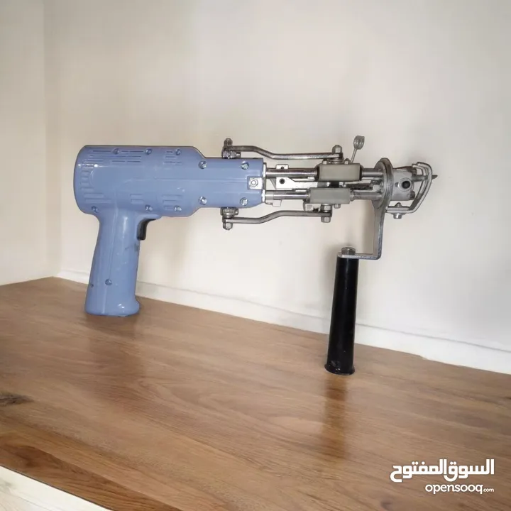 مسدس تصنيع سجاد يدوي مع ماكنه تنظيف غير مستخدم ابدا مستورد اماراتي افضل صنف