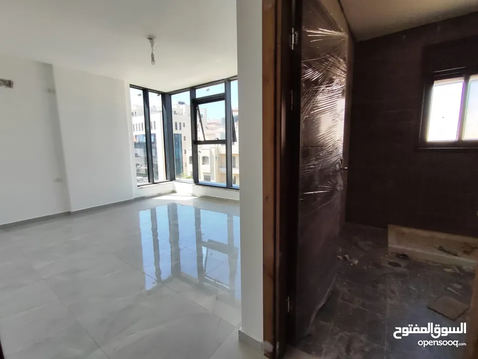 شقة جديدة وغير مفروشة للإيجار-الماصيون – خلف بن ازحيمان مباشرة.