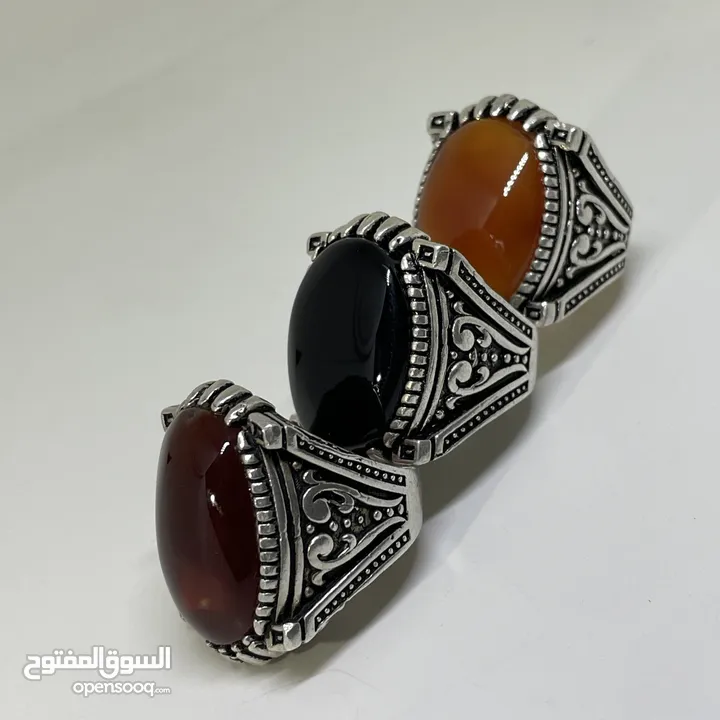 ‏تشكيلة واسعة من الخواتم الفاخرة