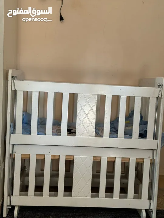 سرير طفل حديثي الولاده