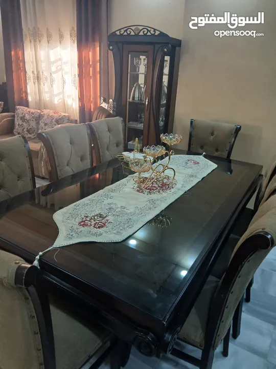 طاولة سفره 8 كراسي للبيع  توب نظافه