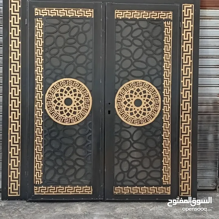 باب حديد لليزر