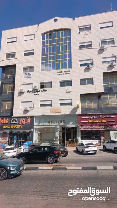 مكاتب بمساحات مختلفة تبدأ من 100 متر وتصل إلى 180 متر