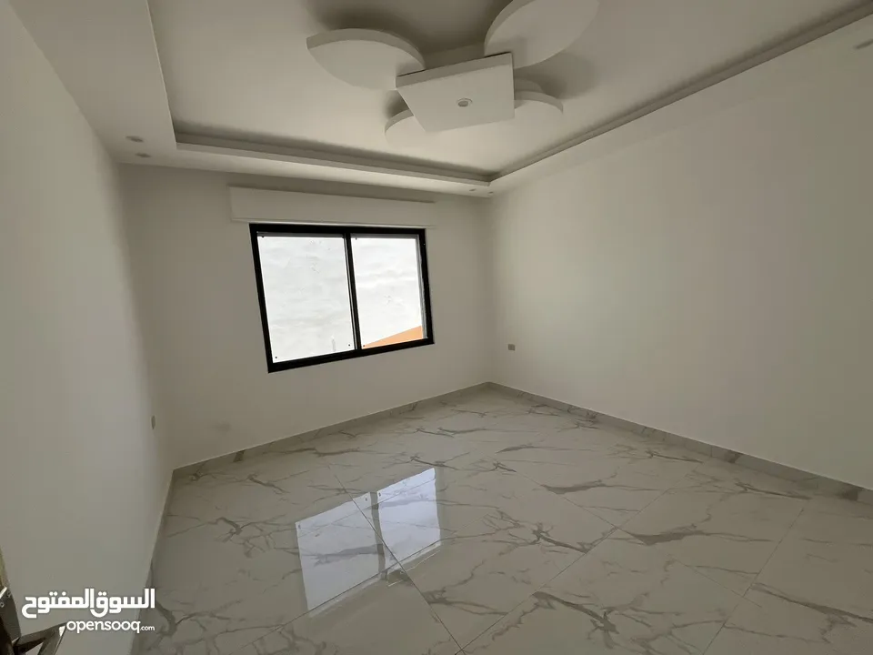 شقة ارضية جديدة مميزة للبيع بسعر جيد جدا بمنطقة البصه ابو السوس من المالك مباشرة