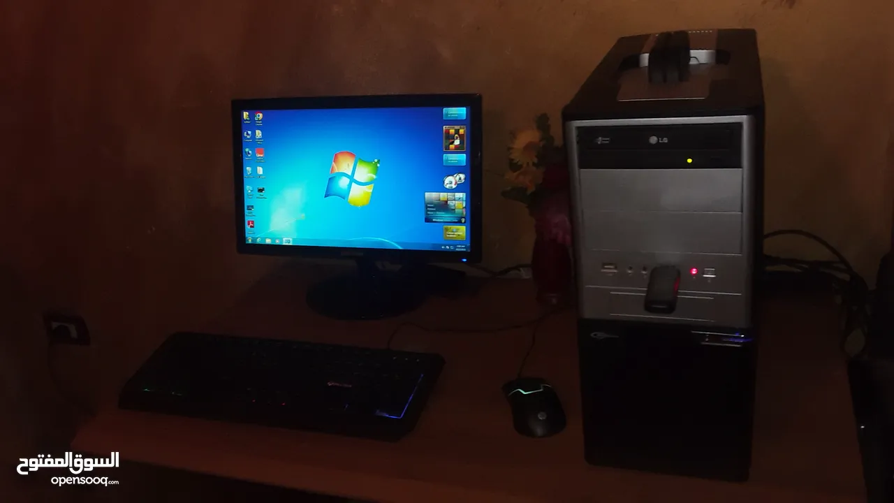 جهاز كمبيوتر كامل شبه جديد مع شاشة سامسونج للبيع