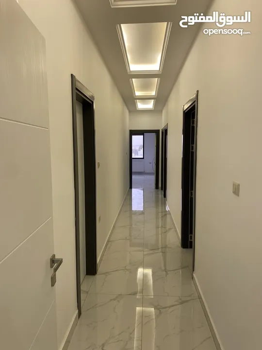 شقة فاخرة 250 متر في اجمل مناطق طريق المطار حي الصحابه عميش بسعر مميز جدا