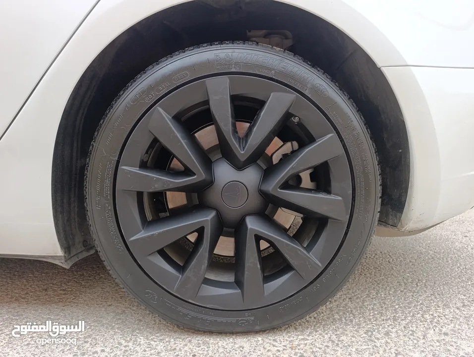 TESLA MODEL 3 ONLY 8000KM