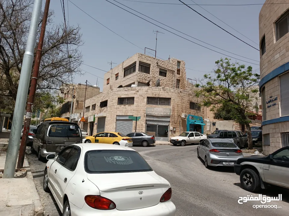 مجمع للبيع تجاري للبيع في جبل الحسين مقابل الأحوال المدنية مباشرة ودخل مميز جداً