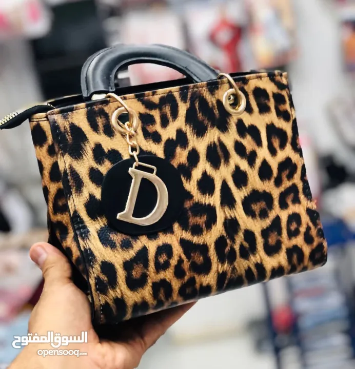 شنط الليدي ديور  كوبي ون بجودة عملية وتشبه الأصلي بشكل كبير!  بألوان متعددة تليق بكل أنثى