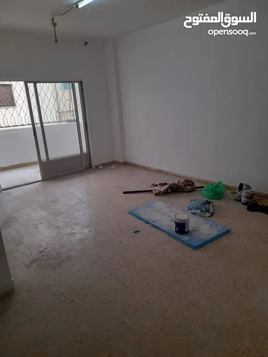 شقة بحالة ممتازة للبيع بالهاشمي الشمالي حي نايفة - ش.مناف - عمارة رقم 116 - قريبة على كفتيريا الوحش.