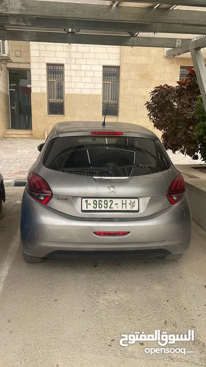 بيجو 208  يد اولى
