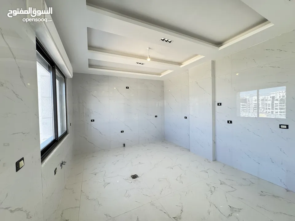 شقة مميزة للبيع طابق اول مساحة 230م بخلدا بتشطيبات مميزة (مشروع 120)