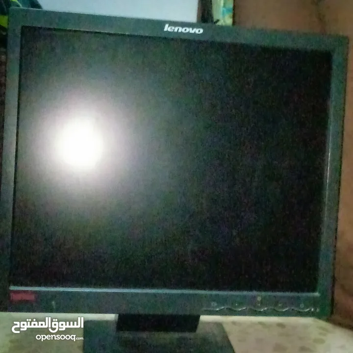 شاشه   Lenovo thinkvisio لا تاخذ مساحه كبيره من المكتب