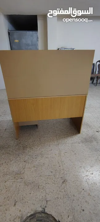 مكتب للبيع بحاله الجديد والسعر مغري