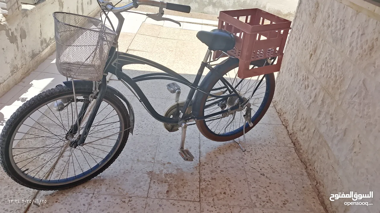 بسكليت ايمارتي ...جنط 28 ...حاله ممتازه ...غيار كامل ...و بقطع اصليه... وبسعر ممتاااز ...