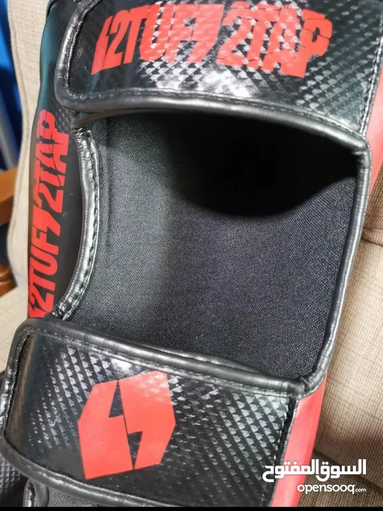 Kickboxing 'Sting' Shin Instep Guards - Black/Red واقيات أرجل كيك بوكسينج