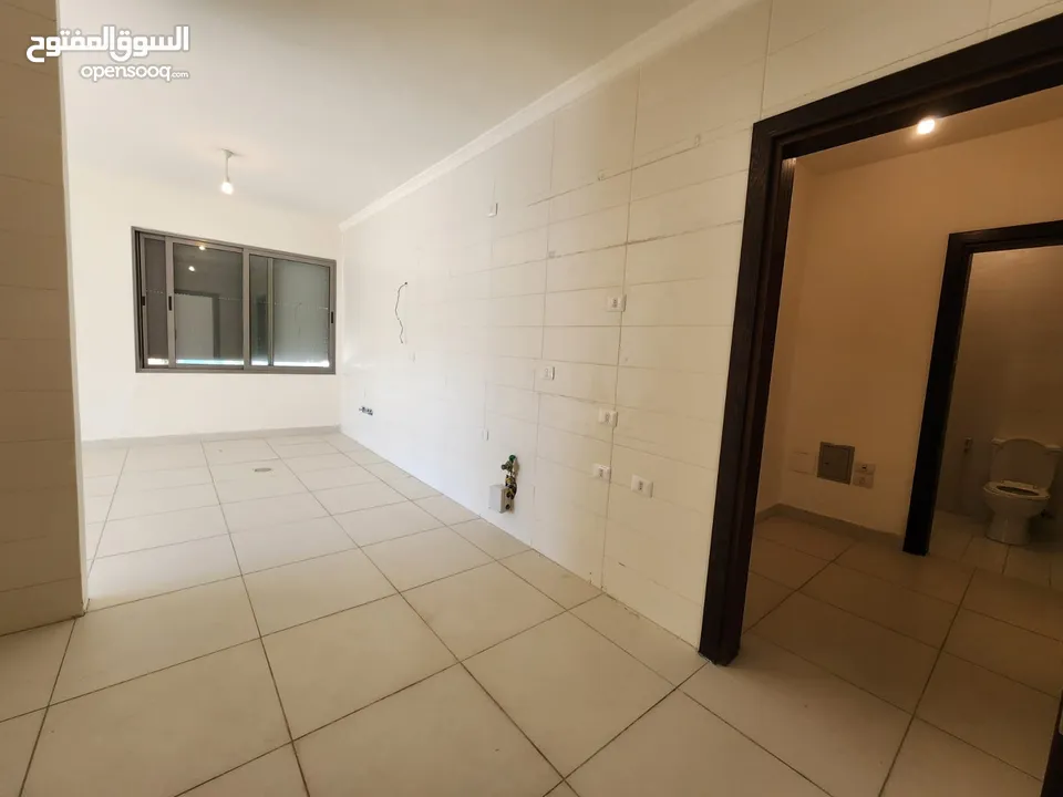 شقة فارغة للبيع في منطقة الدوار الرابع ( عدد 4 ) ref : 14340