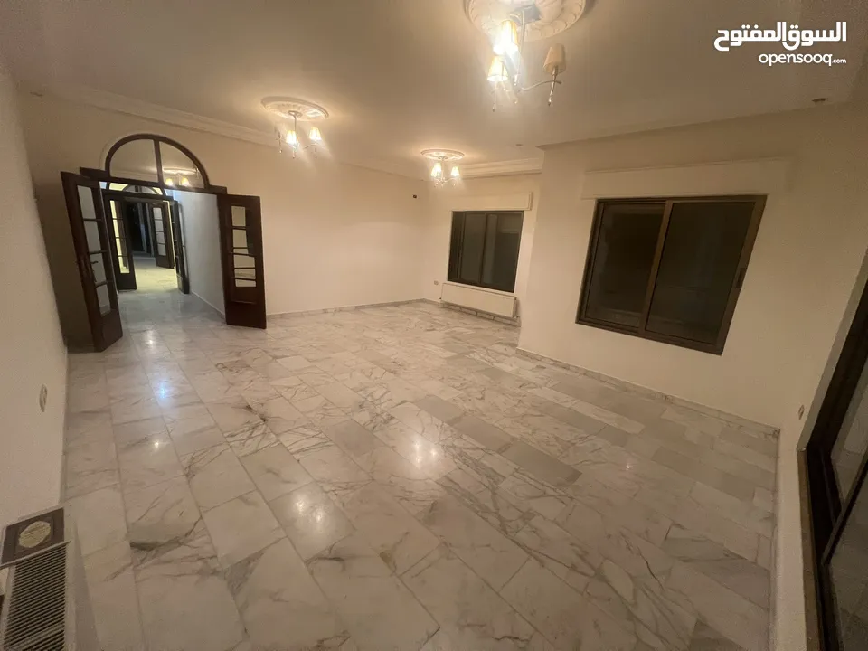 شقة غير مفروشة