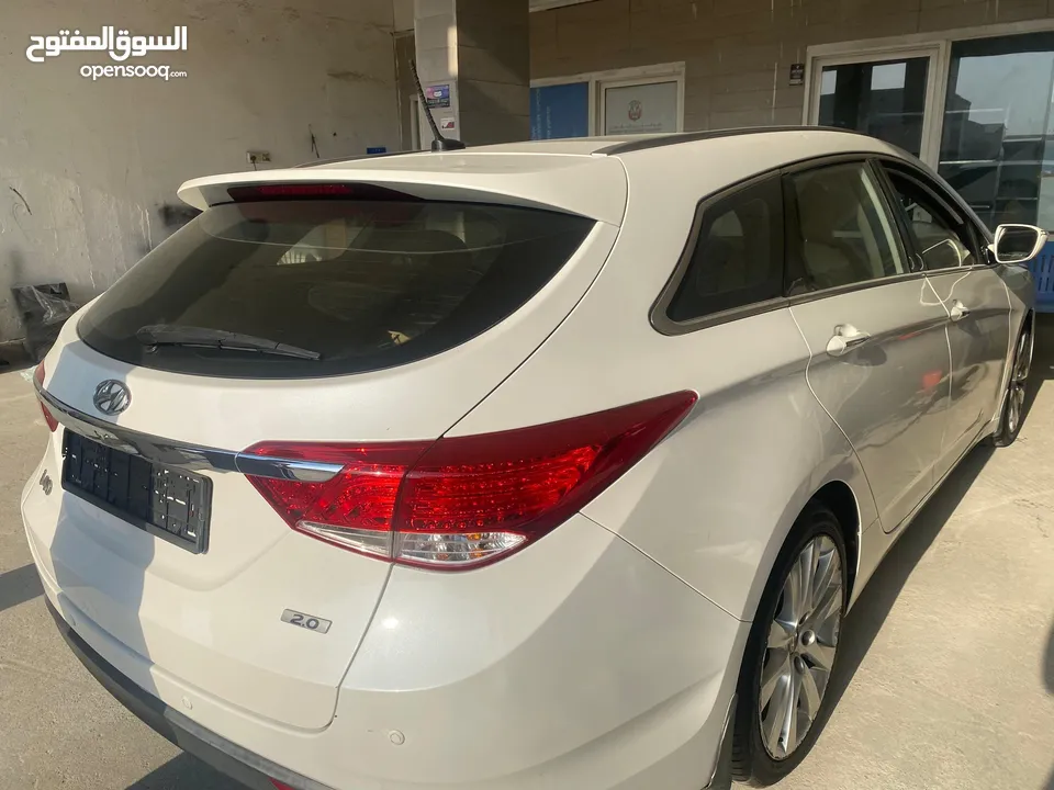 Hyundai i40 hatchback model 2014 gcc 200 km  هيونداي اي 40 موديل 2014 ماشيه 200 الف خليجيه