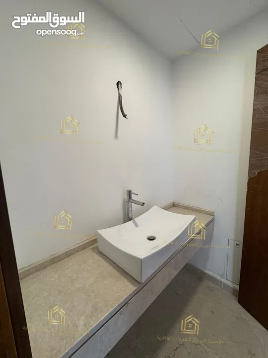 شقة فاخرة - لم تسكن - دير غبار - 3نوم 1ماستر - 220م - بإطلالــــه مميزة - قرب الخدمات العامة