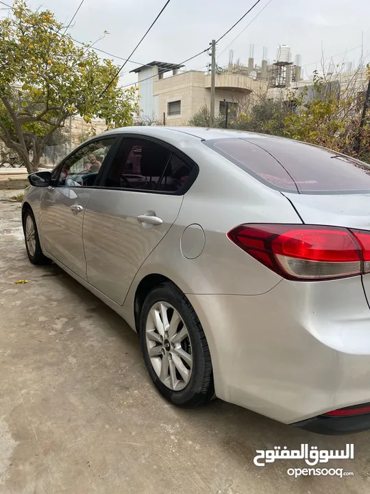 سيارة KIA K3 2017 بحالة ممتازة للبيع 1600 cc لون رمادي