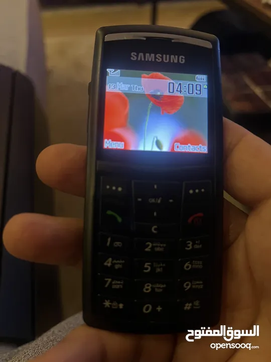 اجهزة موبايل كلاسيكيه شغاله وبحالة ممتازه مع بطاريه وشاحن
