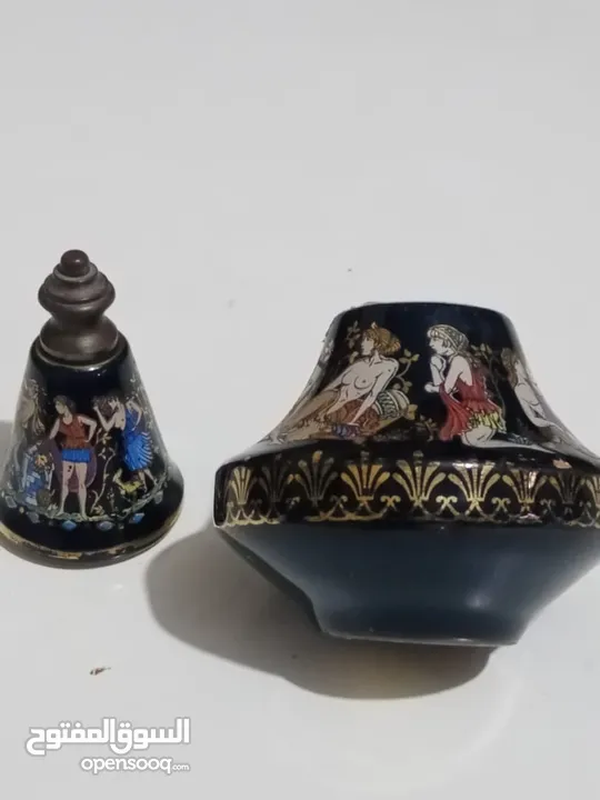 عطر فاخر قبرصي مرسم بماء الذهب عطرها الاصلي بالداخل تاريخ 89/2/3
