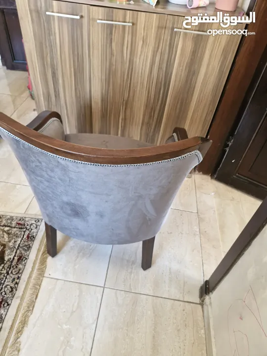 كراسي كبيره  صالون مفرده بألوان مختلفه  للبيع