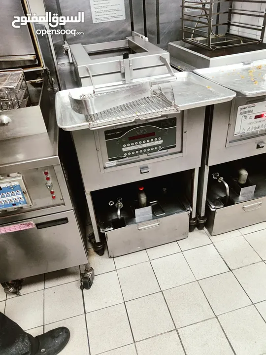 kitchen equipment Repairing and ice machine installation and maintenance