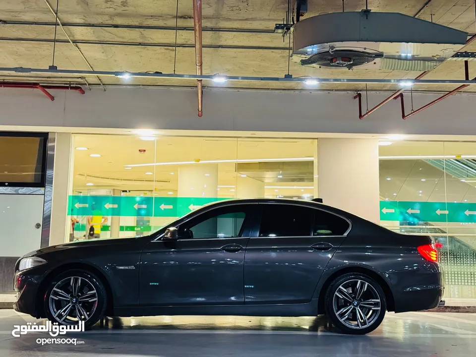 ‏‎سيارة BMW520i F10 لون نحاسي ميتالك فل الفل 2013 وارد الشركه تب نظافه
