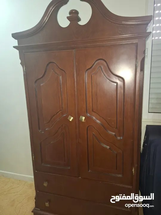 غرفة نوم كاملة بحالة ممتازة