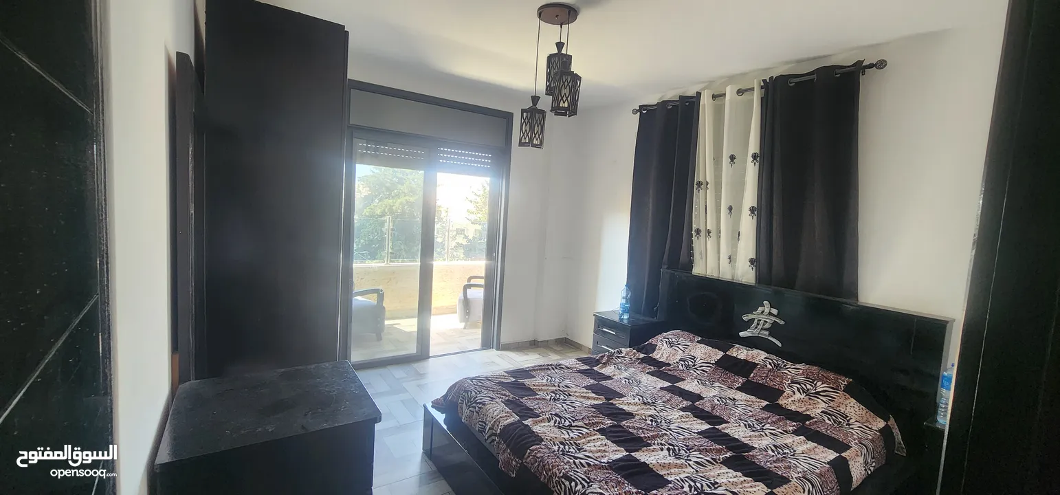 شقة وسط البلد قريبة من جميع الخدمات الشقة مكونة من غرفتين وصالون وحمامين ومطبخ وبرندة