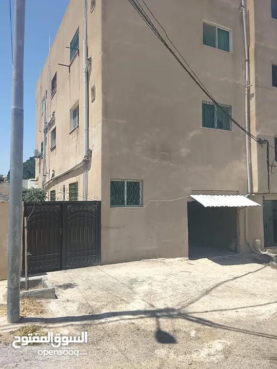 بناية 3 طوابق... اضافه إلى بيت طابقين نظام أمريكي.. خلف البناية مباشرة