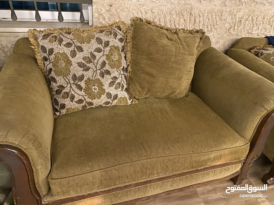 طقم كنب (ثنائية وثلاثية) بحالة جيدة جداً