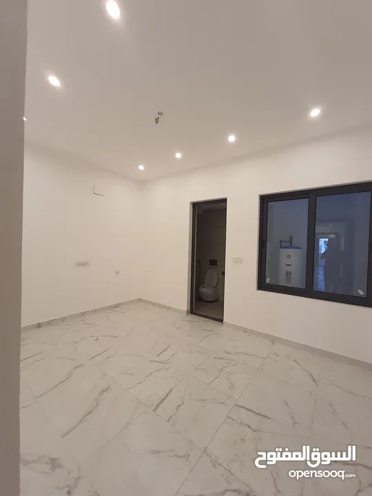 FLAT FOR RENT شقه طابق اول للايجار تجاري فقط /المنصور خلف سنتر بوينت