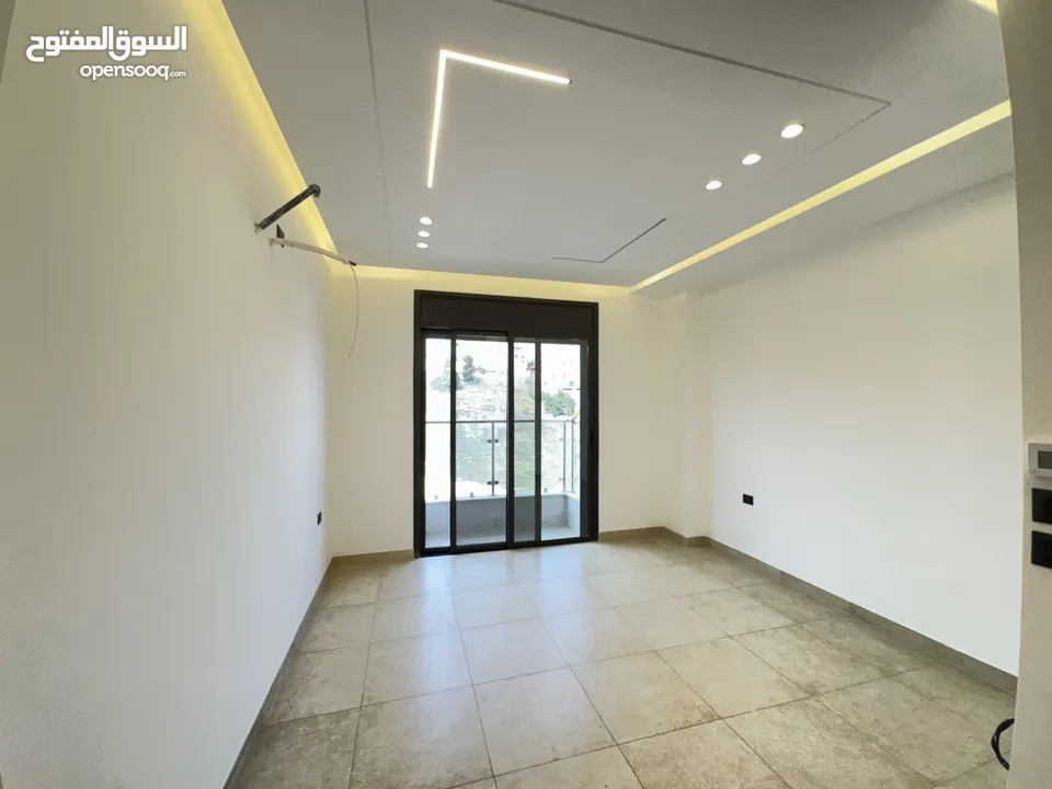 شقة مميزة بإطلالة جميله بمساحة مميزة 148م طابق اول بتشطيبات فخمه