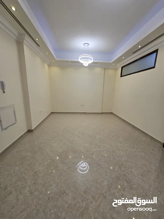 للايجار  الشهري بدون فرش شقة #فندقية ثلاث غرف وصالة في #عجمان  اول ساكن شهري بدون فرش في #الروضة شام
