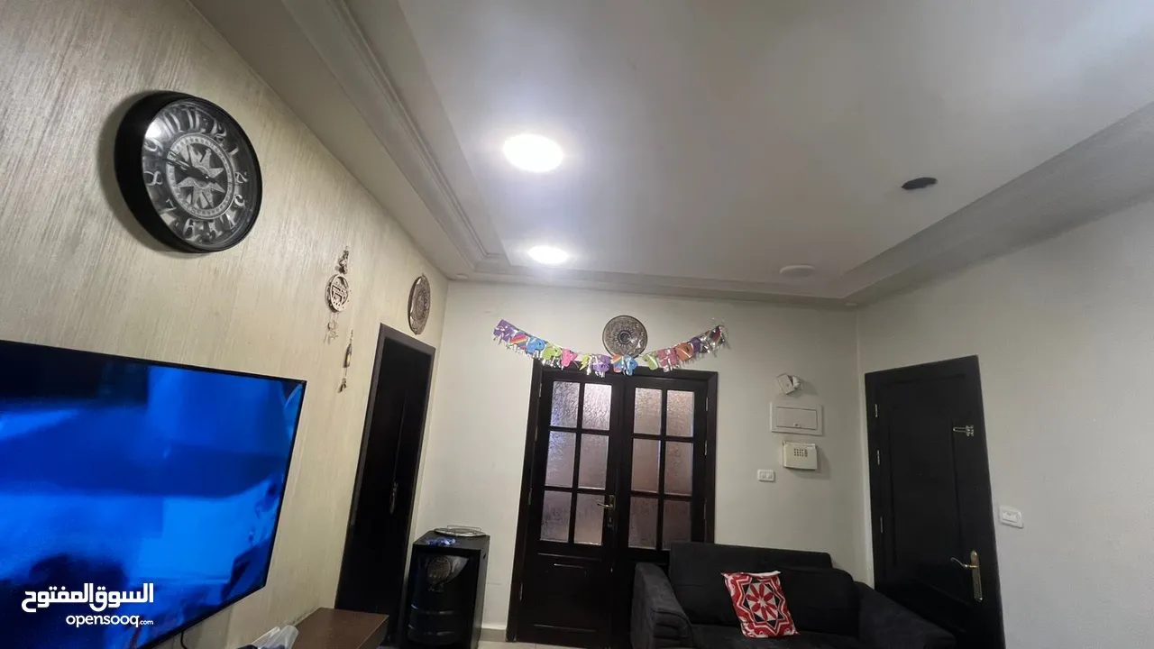 شقه مميزه 130م حي الرواق قرب مستشفى الامير حمزه
