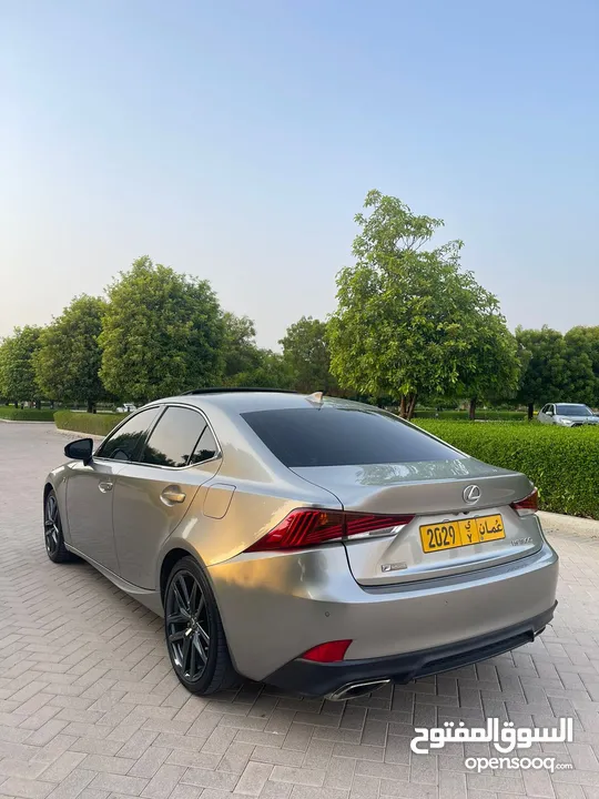 اقل سعر فالسوق is300 F sport 2019